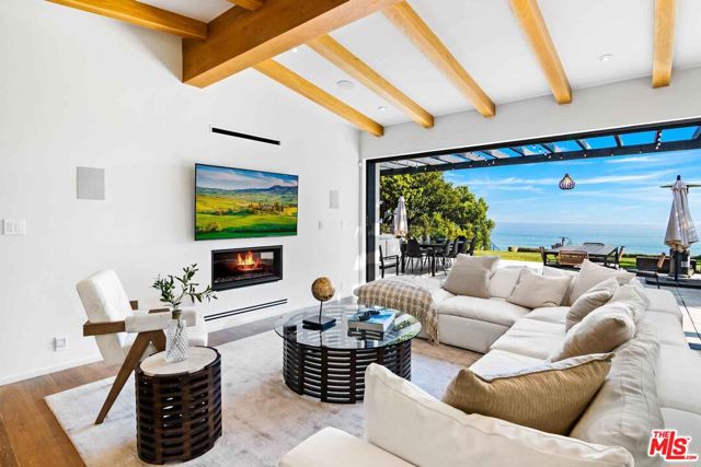 27120 Sea Vista Drive, Malibu CA: https://media.crmls.org/mediaz/a630de52-2e88-40b3-ace7-6a3c03fbb42d.jpg