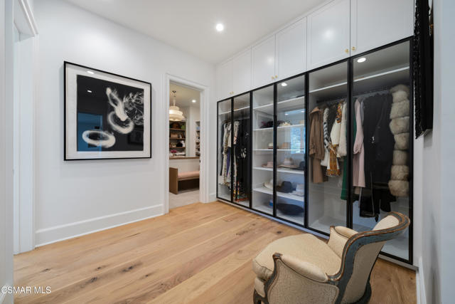 2160 Marshbrook Road, Thousand Oaks CA: https://media.crmls.org/mediaz/a631583e-bdbc-4140-b58b-8184c3f17b35.jpg