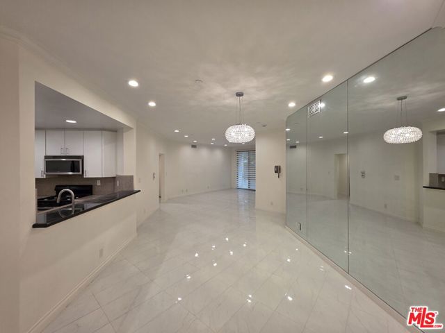 12000 Goshen Avenue, Los Angeles CA: https://media.crmls.org/mediaz/a631a31e-c887-4152-9c9a-7ca05979199b.jpg