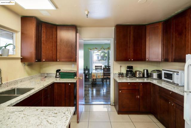 18905 Standish Ave, Hayward CA: https://media.crmls.org/mediaz/a631ab8b-350a-4ff4-8e0b-3ece508be30e.jpg