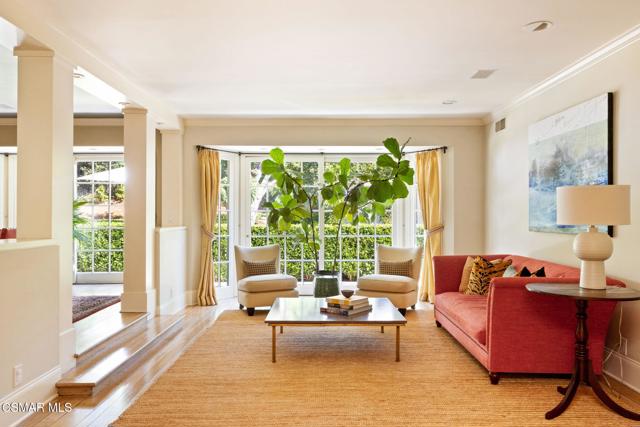 4658 Del Moreno Drive, Woodland Hills CA: https://media.crmls.org/mediaz/a6324570-c18e-4491-b361-0e616abbeb7d.jpg