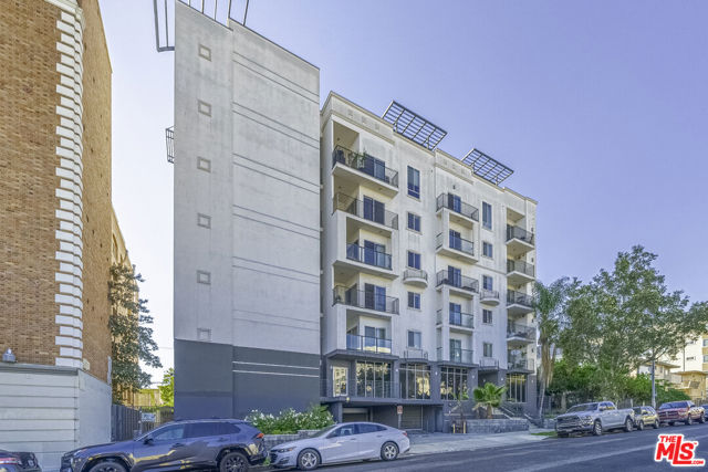 733 S Manhattan Place, Los Angeles CA: https://media.crmls.org/mediaz/a6325ca0-28f1-4777-83a3-721c8ec7a41b.jpg