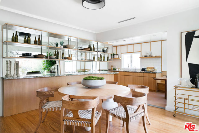 363 N Kings Road, Los Angeles CA: https://media.crmls.org/mediaz/a6327571-64bb-4ce0-9e24-a59a731c07b9.jpg