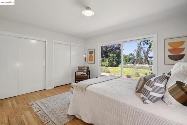 6824 Wilton Dr, Oakland CA: https://media.crmls.org/mediaz/a632ae9e-a4e2-47c1-ba4c-9bd0474e2041.jpg