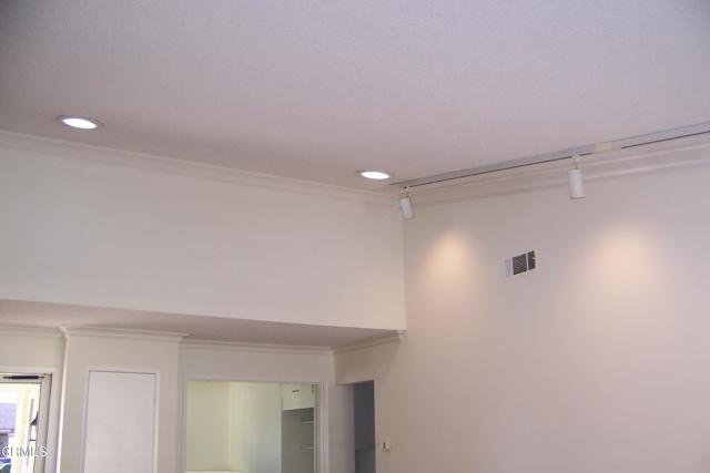 40036 Village 40, Camarillo CA: https://media.crmls.org/mediaz/a632f952-f11a-4a84-bc3b-05381490cf3e.jpg