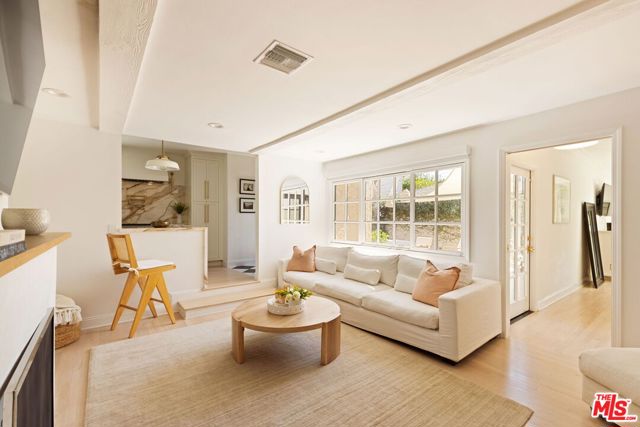 13128 Hartsook Street, Sherman Oaks CA: https://media.crmls.org/mediaz/a6335a79-ef68-4dfa-9c3c-adb3e92246db.jpg