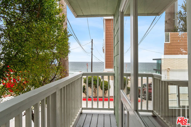 115 44th Street, Manhattan Beach CA: https://media.crmls.org/mediaz/a6338143-a89a-4fa7-ab56-69cb7c2ff31f.jpg