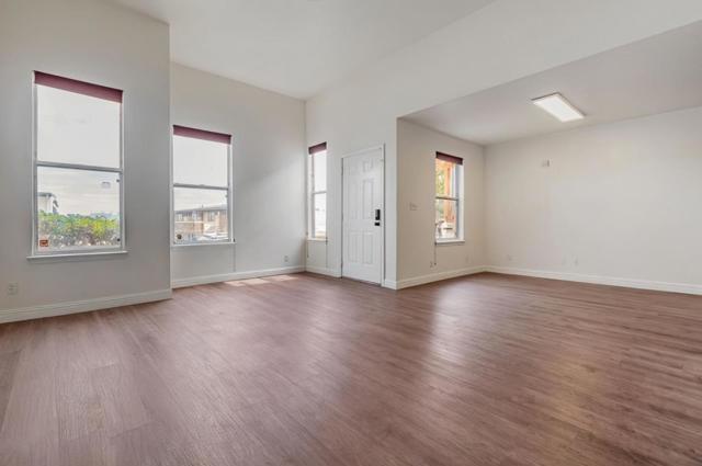 17 Kiska Road, San Francisco CA: https://media.crmls.org/mediaz/a634791b-de67-4790-8cd8-b5f4a1ed0624.jpg