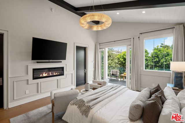 18057 Valley Vista Boulevard, Encino CA: https://media.crmls.org/mediaz/a634f274-79da-445b-a61c-2835bbf181a6.jpg