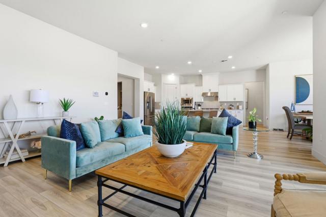 208 Luna Way, Hollister CA: https://media.crmls.org/mediaz/a63519b2-66ee-434b-8372-7c9f547bd397.jpg