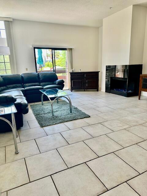 2601 S Broadmoor Drive, Palm Springs CA: https://media.crmls.org/mediaz/a6354497-f02a-450c-bfeb-e31ae0080bdf.jpg