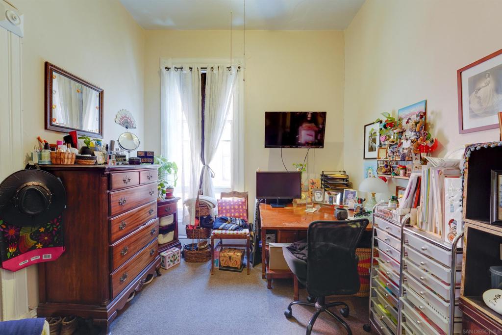 https://media.crmls.org/mediaz/a63591c0-7817-42d6-93b6-0340a843fc0e.jpg?preset=X-Large