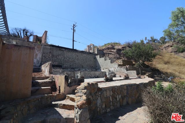 24734 W Saddle Peak Road, Malibu CA: https://media.crmls.org/mediaz/a6369ce3-7d75-4e21-a77e-75e418a0de0c.jpg