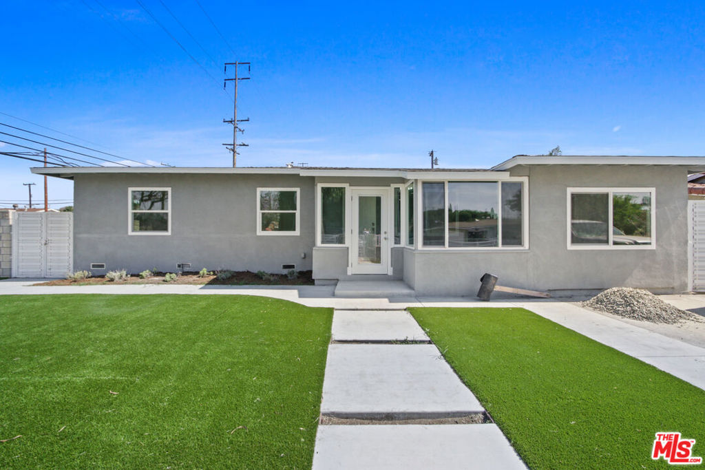 2429 W Borchard Avenue