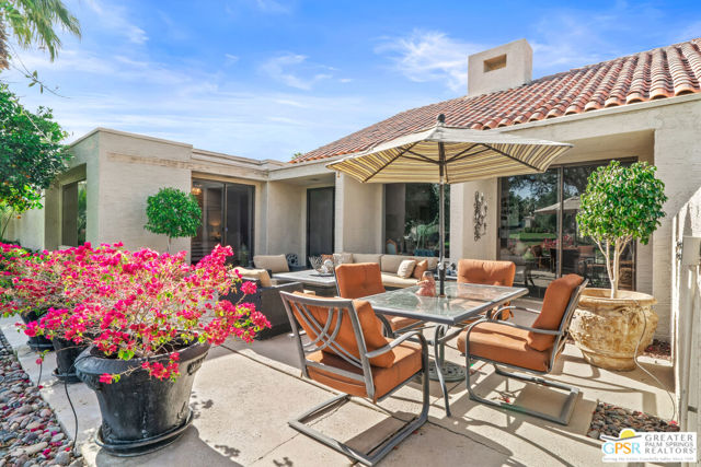 138 Desert West, Rancho Mirage CA: https://media.crmls.org/mediaz/a6373b1b-fae2-48b7-a65b-7d3d63cf2185.jpg