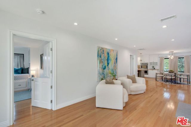3558 S Muirfield Road, Los Angeles CA: https://media.crmls.org/mediaz/a6374efd-a1bf-4060-9a0a-0971e6d161e7.jpg