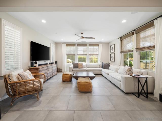 916 Camino Aldea, Chula Vista CA: https://media.crmls.org/mediaz/a6375010-4542-4dab-9796-ce653bb38437.jpg