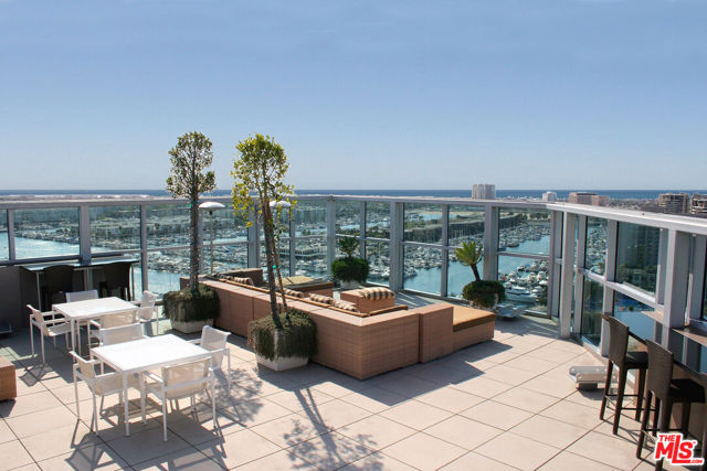 13700 Marina Pointe Drive, Marina del Rey CA: https://media.crmls.org/mediaz/a637f8a6-6f32-4c2a-af7b-f771fc784e21.jpg