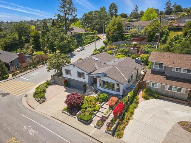 698 Emerald Hill Road, Redwood City CA: https://media.crmls.org/mediaz/a638604c-08f5-441b-b619-1effcf8c15ec.jpg