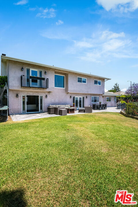 8407 Skyline Drive, Los Angeles CA: https://media.crmls.org/mediaz/a6386ee6-204f-4907-aa84-262b5110c7a6.jpg