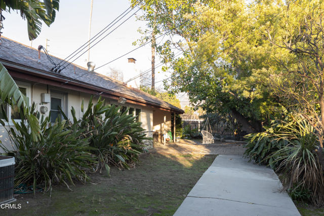 4901 Angeles Crest Circle, La Canada Flintridge CA: https://media.crmls.org/mediaz/a638db3a-8b62-49a9-ac94-4cbf64e98ae7.jpg