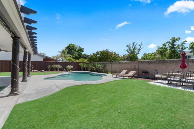 2369 S Creekside Drive, Los Banos CA: https://media.crmls.org/mediaz/a638ff6b-82ea-4fec-9517-c99218e552ad.jpg