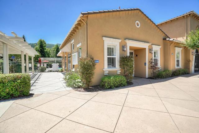 2555 Muirfield Way, Gilroy CA: https://media.crmls.org/mediaz/a639325e-a67e-43a3-ac51-33ca15faf7fa.jpg