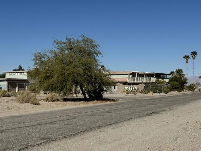 2715 Sea Garden Avenue, Thermal CA: https://media.crmls.org/mediaz/a639523f-85dd-468c-b991-3d6a082145d5.jpg