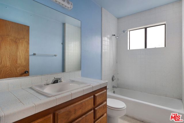 717 Marco Place, Venice CA: https://media.crmls.org/mediaz/a63954cb-ebd8-4e9b-89b9-fe92092be42f.jpg