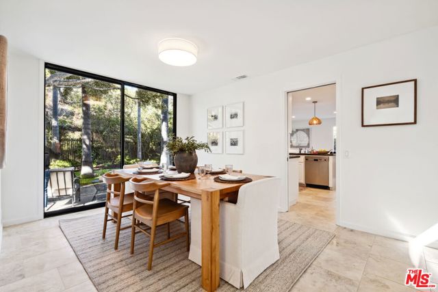 8105 Buena Fortuna Street, Carpinteria CA: https://media.crmls.org/mediaz/a639d669-b3f9-4286-85c9-72cd41ecde12.jpg