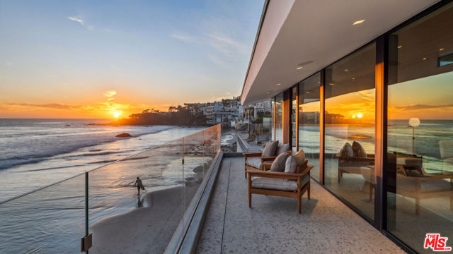 31388 Broad Beach Road, Malibu CA: https://media.crmls.org/mediaz/a63a15ac-8a36-4d39-bc88-753108ffb6d9.jpg