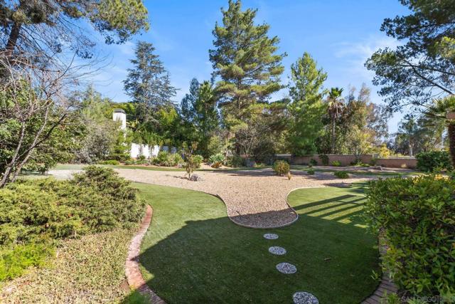 462 Avenida Adobe, Escondido CA: https://media.crmls.org/mediaz/a63af9cf-e982-4160-9a20-18d8c3f68af8.jpg