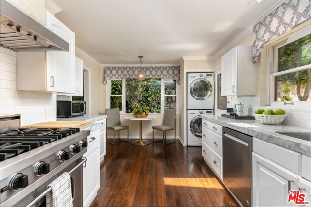 1622 Sunset Plaza Drive, Los Angeles CA: https://media.crmls.org/mediaz/a63b4e52-520c-434e-a7ec-4077ba008b23.jpg