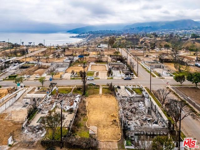 428 Via De La Paz, Pacific Palisades CA: https://media.crmls.org/mediaz/a63b6ab2-2d6c-4204-9d05-a841610d3fc6.jpg
