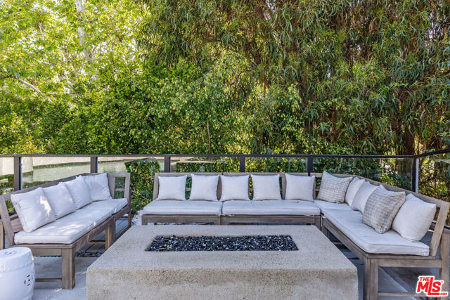 2600 Zorada Drive, Los Angeles CA: https://media.crmls.org/mediaz/a63ba50e-c948-4022-8e80-e833ed039567.jpg