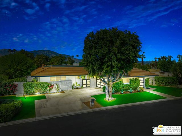 30 Mayfair Drive, Rancho Mirage CA: https://media.crmls.org/mediaz/a63bdccc-4f35-418d-a4b2-c6016a8d4454.jpg