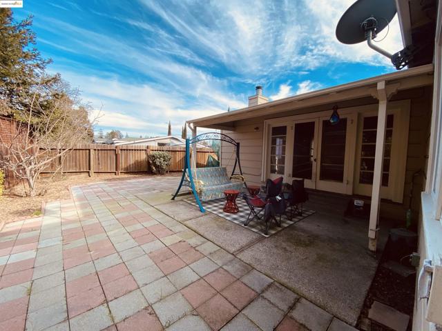 3540 Deer Hill Rd, Lafayette CA: https://media.crmls.org/mediaz/a63bfbce-6d0a-4e8e-bccd-257e457e54c0.jpg