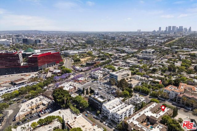 853 Larrabee Street, West Hollywood CA: https://media.crmls.org/mediaz/a63cbb34-7efb-4993-80d9-a9b12aa78fb0.jpg