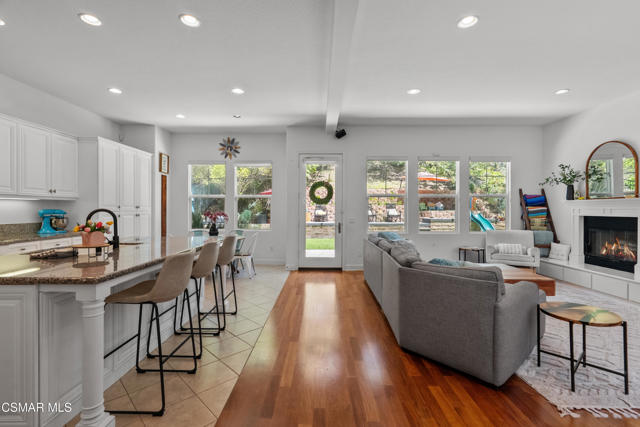 1729 Bluesage Court, Simi Valley CA: https://media.crmls.org/mediaz/a63d70f7-b670-4d82-8bd8-0cad60091815.jpg