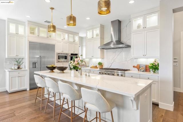 63 Tomcat Way, Orinda CA: https://media.crmls.org/mediaz/a63da491-9adc-4cb4-abd0-9b47f7315ac8.jpg