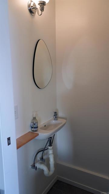 Detail Gallery Image 10 of 19 For 1250 Powell St #10,  Emeryville,  CA 94608 - 1 Beds | 1/1 Baths
