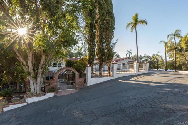 748 Old Oak Ridge, San Marcos CA: https://media.crmls.org/mediaz/a63ef722-29a4-4fba-a793-a2e56a2c7b3c.jpg