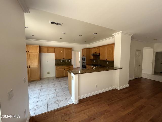 2357 Laurelwood Drive, Thousand Oaks CA: https://media.crmls.org/mediaz/a63f2890-39c3-444c-b179-cea8bb141e3b.jpg
