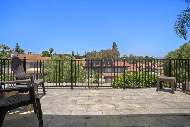 1990 Willowbrook Drive, Oceanside CA: https://media.crmls.org/mediaz/a63f46d2-87e9-4295-b45c-1c1cbf337fee.jpg