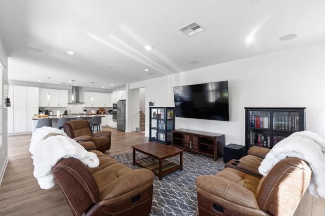 Detail Gallery Image 7 of 33 For 1234 Camino Prado, Chula Vista,  CA 91913 - 4 Beds | 3 Baths