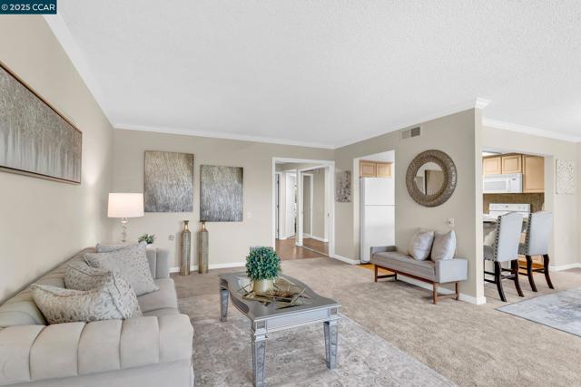 1200 Canyonwood Ct, Walnut Creek CA: https://media.crmls.org/mediaz/a6400b76-582f-4cba-a602-e99eb7e36bdc.jpg