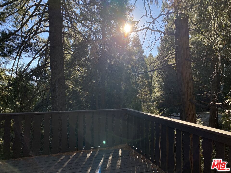 https://media.crmls.org/mediaz/a640bab6-da08-4834-ba3c-aa2a9a1a1b3d.jpg?preset=X-Large