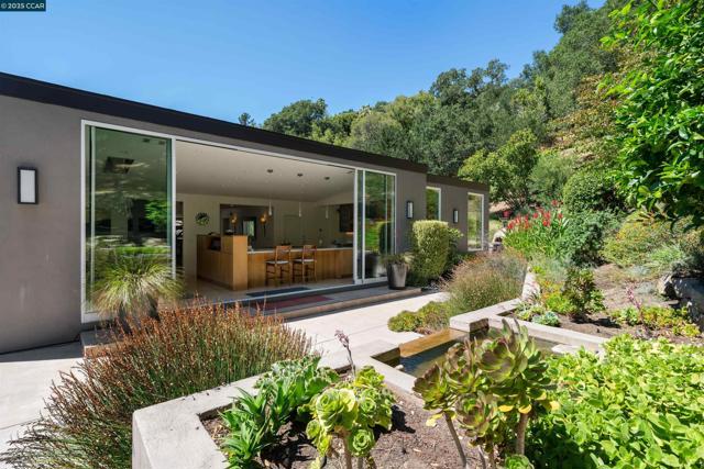 10 ICHABOD LANE, Orinda CA: https://media.crmls.org/mediaz/a640e1ce-02e6-4548-b506-70f258fa0188.jpg