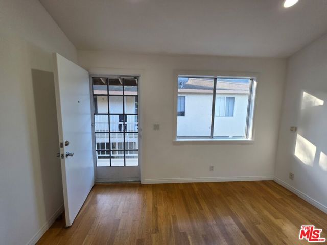 1029 Pleasantview Avenue, Venice CA: https://media.crmls.org/mediaz/a640e89d-f015-472b-8c35-91676a21208f.jpg