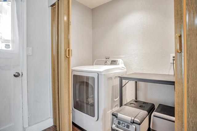 360 Calmace Dr, Dixon CA: https://media.crmls.org/mediaz/a641b007-9bae-4688-b054-ef406fa7772d.jpg